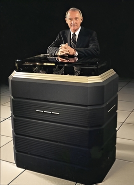 File:Seymore Cray poses with Cray 3.jpg