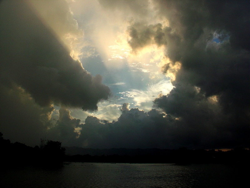 File:Sun Rays Through The Clouds.jpg