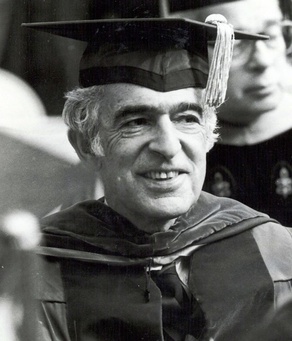 هنری جی آبراهام ، دکترای افتخاری 1972.jpg