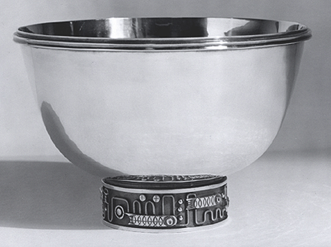 File:John Prip bowl with modernist base design.jpg