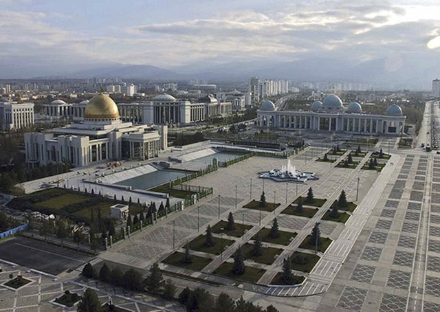 Image: Independence Square, Ashgabat