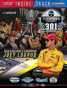 Okładka programu Foxwoods Resort Casino 301 z 2019 roku z udziałem Joeya Logano.