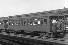 A Manhattan El train at 36th Avenue on the IRT Astoria Line IRT Manhattan El 912.jpg