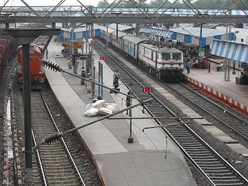 New Delhi-Bhubaneswar Duronto Express with Ghaziabad WAP-7 at Balasore