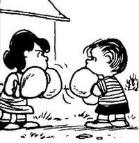 Linus boxeando Lucy