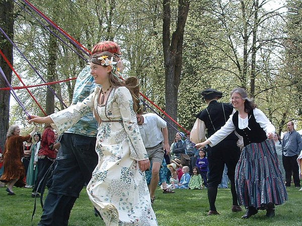 Maypole dancers in East City Park