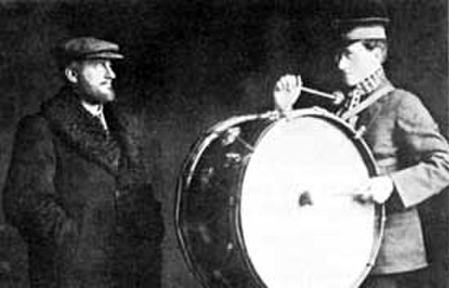 Louis Calvert as Andrew Undershaft and Harley Granville-Barker as Adolphus Cusins in Major Barbara (1905)