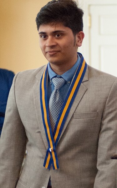 File:Delta Upsilon neck ribbon.jpg