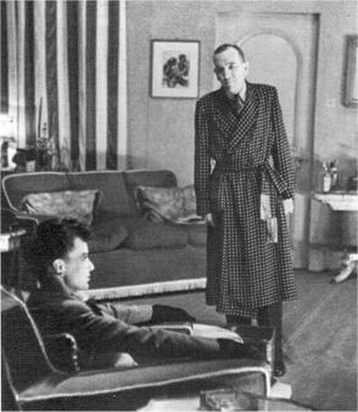 James Donald (Roland) and Noël Coward (Garry) in the original production of Present Laughter