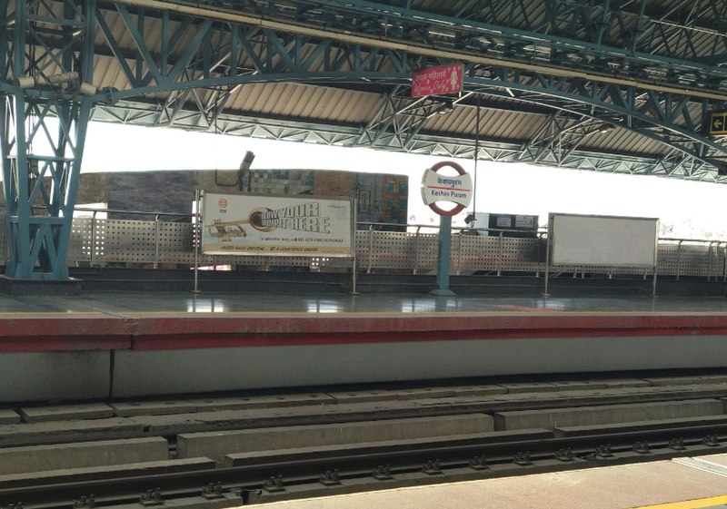 File:Platform at Keshav Puram metro station.jpg