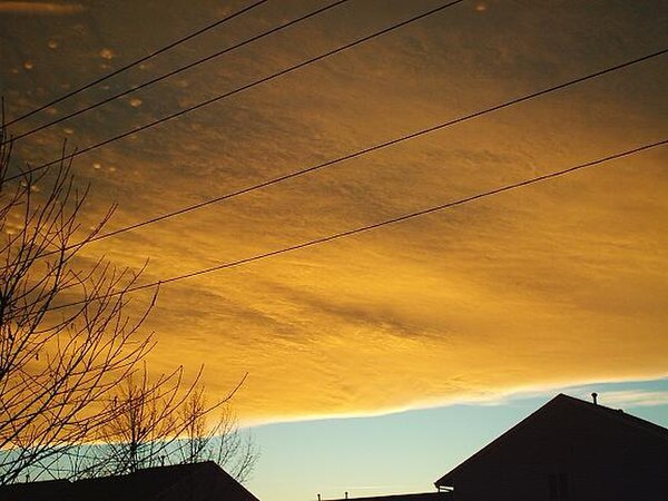 Chinook arch over Calgary, 6 January 2003