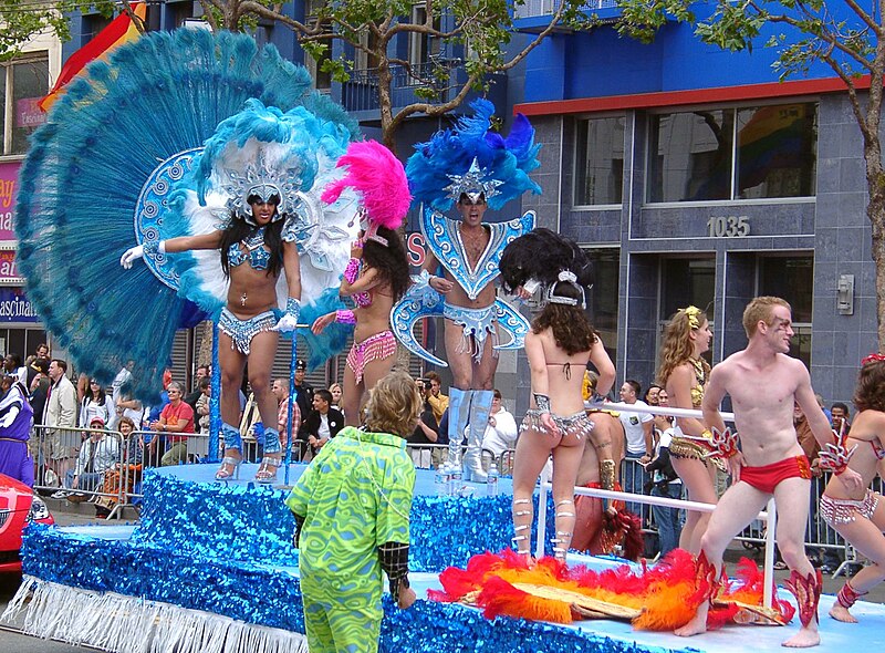 File:SF Pride Drag Queens.jpg