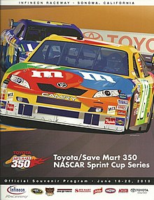 Das Cover des Toyota/Save Mart 350-Programms 2010 mit Kyle Busch und Jimmie Johnson.