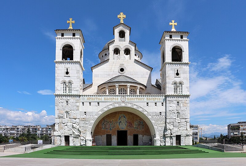 File:Podgorica, cattedrale della resurrezione di cristo, esterno 01.JPG