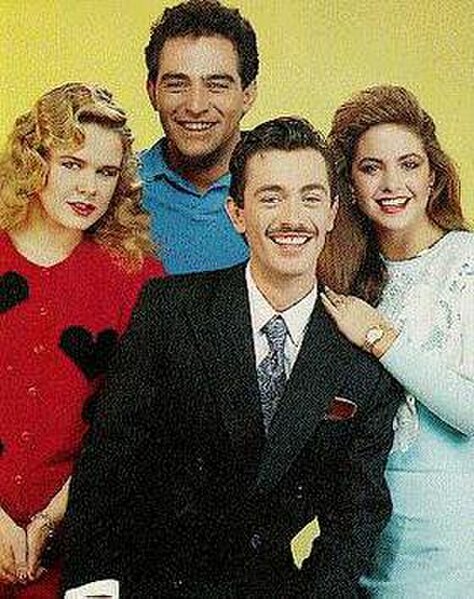 Part of the cast of Cuando llega el Amor