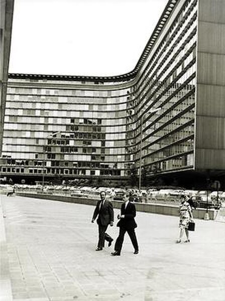 The Berlaymont in 1975. President François-Xavier Ortoli seen in the centre.