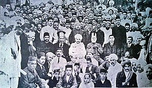 Seth Harchandrai in left with Mahatma Gandhi