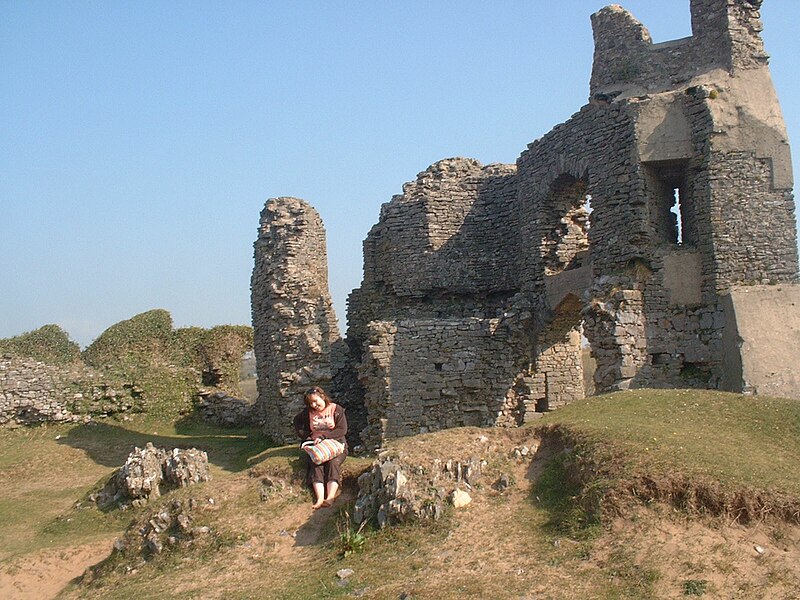 File:Pennard Castle.jpg