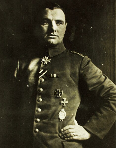 File:Aviator Albert Dossenbach (cropped).jpg