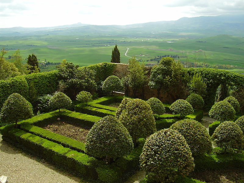 File:Piccolomini Gardens.JPG