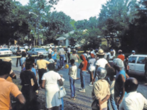 A crowd gathers around a Cedar Grove home where four bodies were found, July 1985 Chaney-Culbert murders.png
