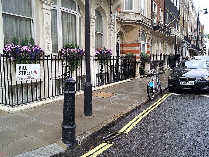 File:Hill Street bollard 2013-10-13.jpg