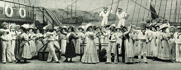 Spain (centre, in white) as Josephine in 1908 D'Oyly Carte production of H.M.S. Pinafore