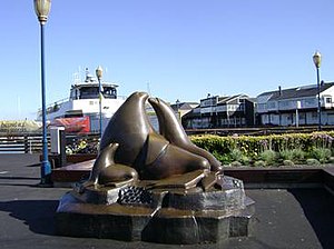 Deniz Aslanı heykeli, İskele 39.jpg