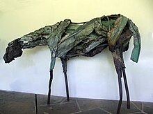 Скульптура Деборы Баттерфилд, 1986, Художественный музей Гонолулу, Дом Сполдинг