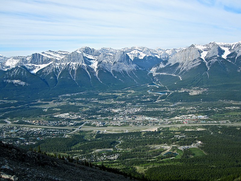 File:Canmore from Lady MacDonald Teahouse.jpg