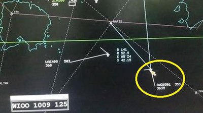 Secondary radar image shows Flight 8501 (circled in yellow) at an altitude of 36,300 ft (11,100 m) and climbing, travelling at 353 kn (654 km/h) ground speed.[13]