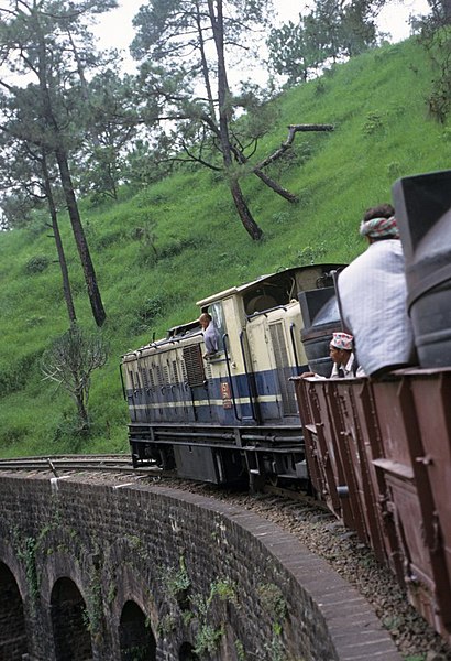 File:Kalka shilma railway on bridge.jpg