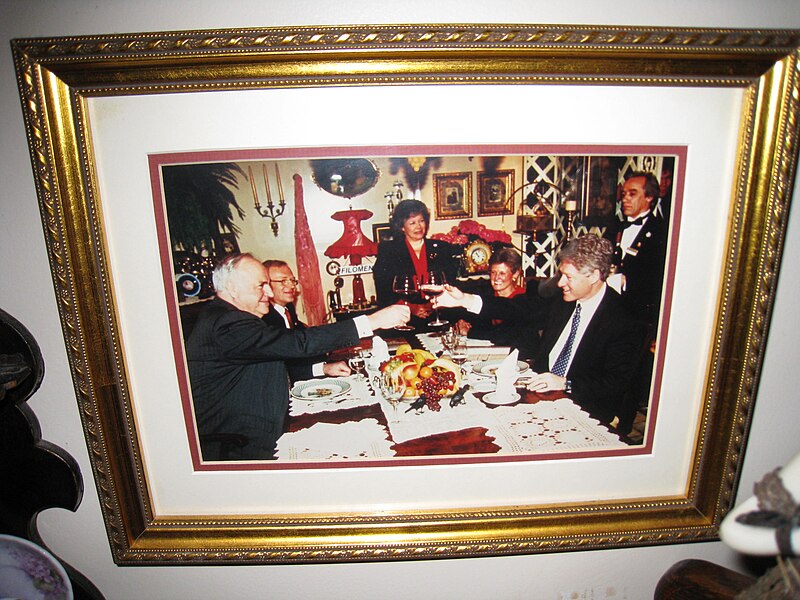 File:Filomena Ristorante framed picture.jpg