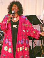 Holden performing in Glendale, California in April 2007