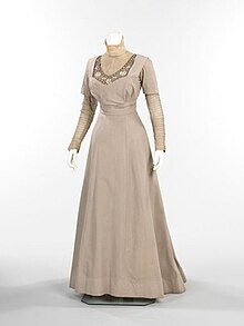 (5) Velvet dress from a Thurn ensemble, about 1910 1910ThurnGrayVelvetDress.jpg