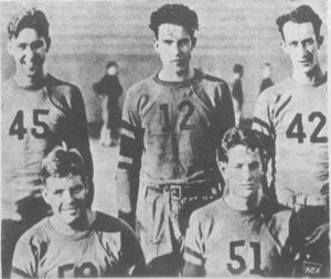 1933 Whittier sepak bola dengan Richard Nixon.jpg