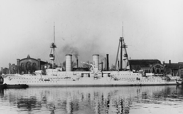 600px-SMS_Prinz_Heinrich_in_port.jpg