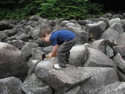 Звон камней. Пенсильвания парк звенящих камней. Звенящие камни Пенсильвании. Звенящие скалы в Пенсильвании. Загадка природы Звенящие камни Пенсильвании.