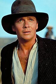 Sean Patrick Flanery como o jovem adulto Indiana Jones