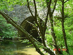 CC jembatan jalan di Hillabee Creek.jpg