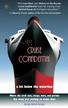 A parte superior da capa tem a citação "Parte Love Boat, parte Mutiny on the Bounty, Cruise Confidential faz pelo cruzeiro o que Animal House fez pelo ensino superior".  de J. Maarten Troost, autor de The Sex Lives of Cannibals.  No meio da capa está escrito "Cruise Confidential" na proa de um navio de cruzeiro.  A parte inferior da capa tem o subtítulo do livro "Um sucesso abaixo da linha d'água: onde a tripulação vive, come, guerras e festas - um ano louco trabalhando em navios de cruzeiro" e o nome do autor, "Brian David Bruns".