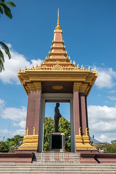 File:02-King Norodom Sihanouk Statue Neak Banh Tuek Park Phnom Penh-nX-2.jpg