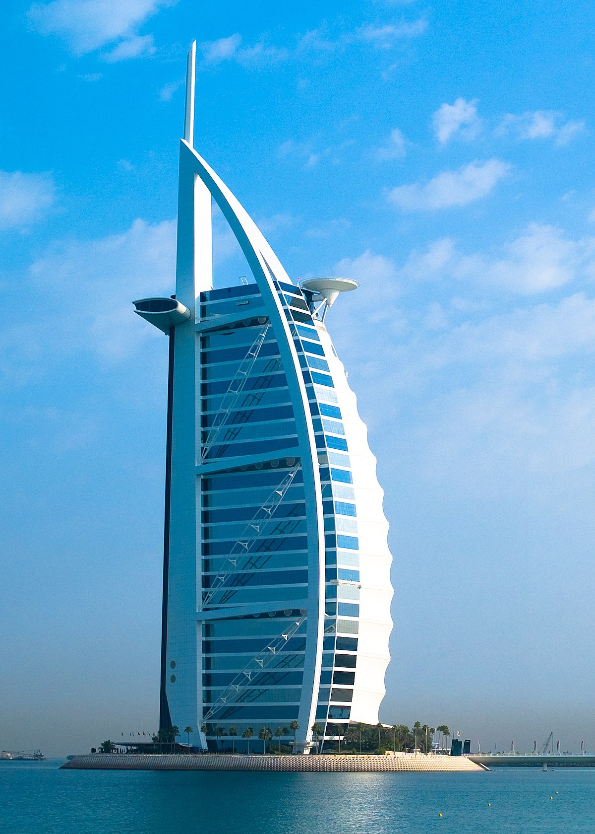 World's Highest Tennis Court: Green Roof Built Atop The Burj al Arab In  Dubai