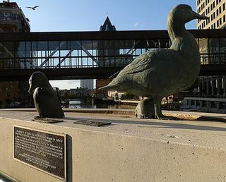 <i>Gertie the Duck</i> Milwaukee mallard honored with a statue