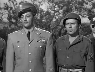 Robert Mitchum and Charles McGraw were inseparable during the film's production and ended up in trouble at a local bar.