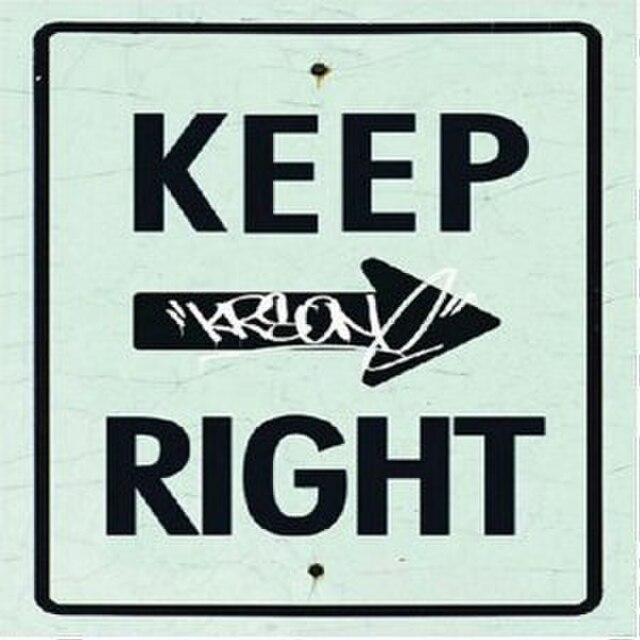 Keep on side. Keep right. Keep one. Keep to the right метро.