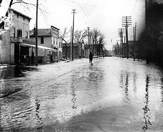 flooding in Battle Creek - 1904 Battlecreekmiflood1904.jpg