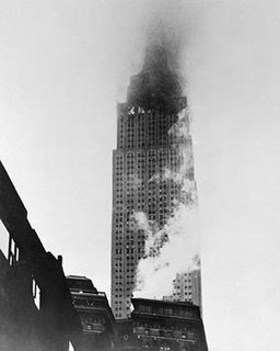 1945_Empire_State_Building_B-25_crash