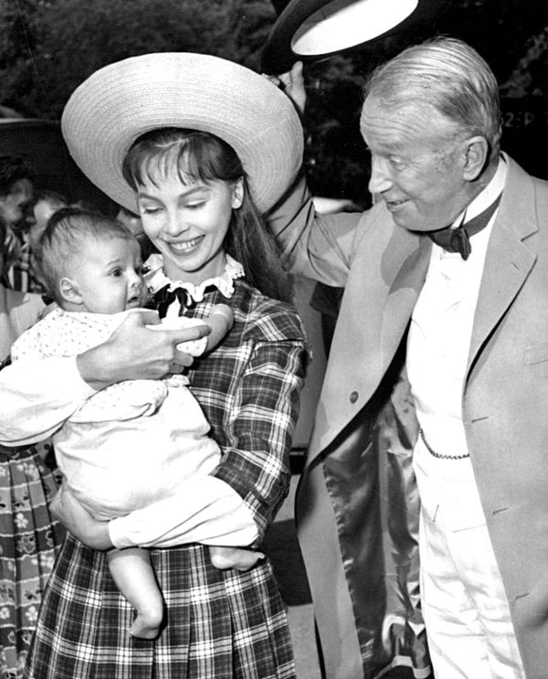 Caron with her son Christopher and Maurice Chevalier on the set of Gigi (1958)