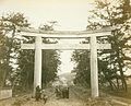 A Tori (鳥居, Torii) gate on the road to Hachiman shrine in Kamakura.